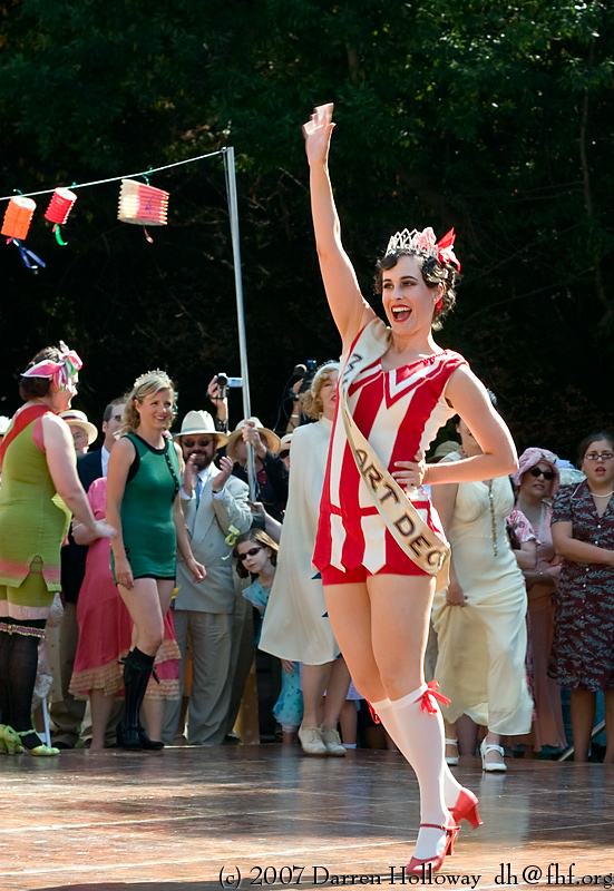 Person dressed in vintage 1930 attire at the Art Deco Society of California Gatsby Afternoon Picnic